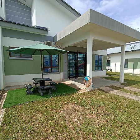Aisya Homestay Bajet Karak Setia Exterior photo