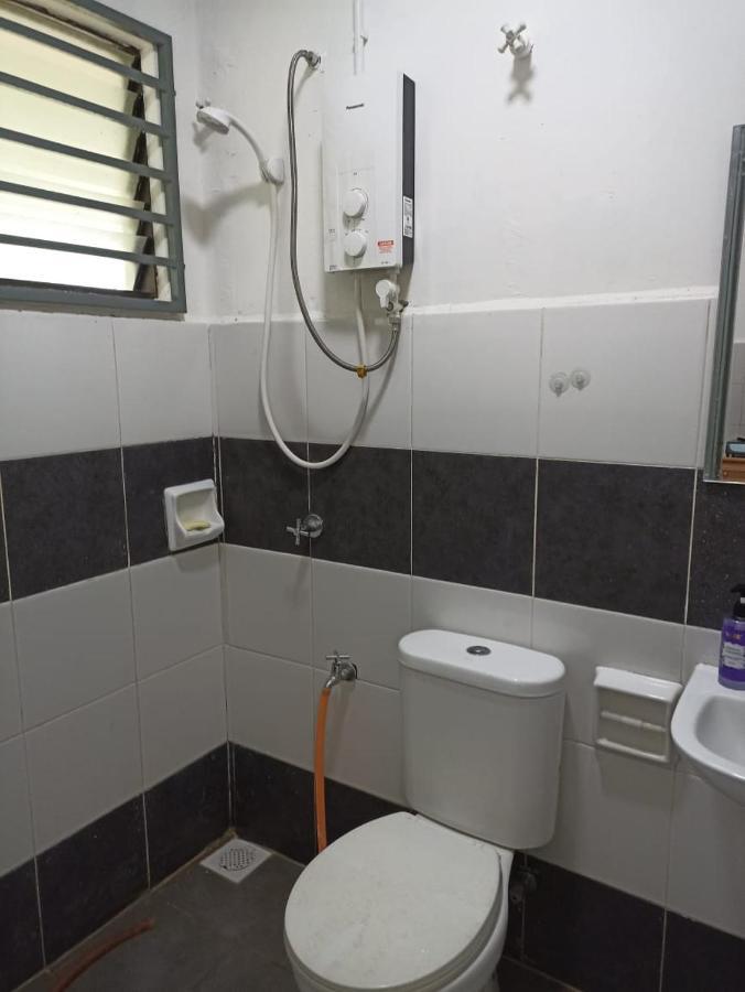 Aisya Homestay Bajet Karak Setia Exterior photo