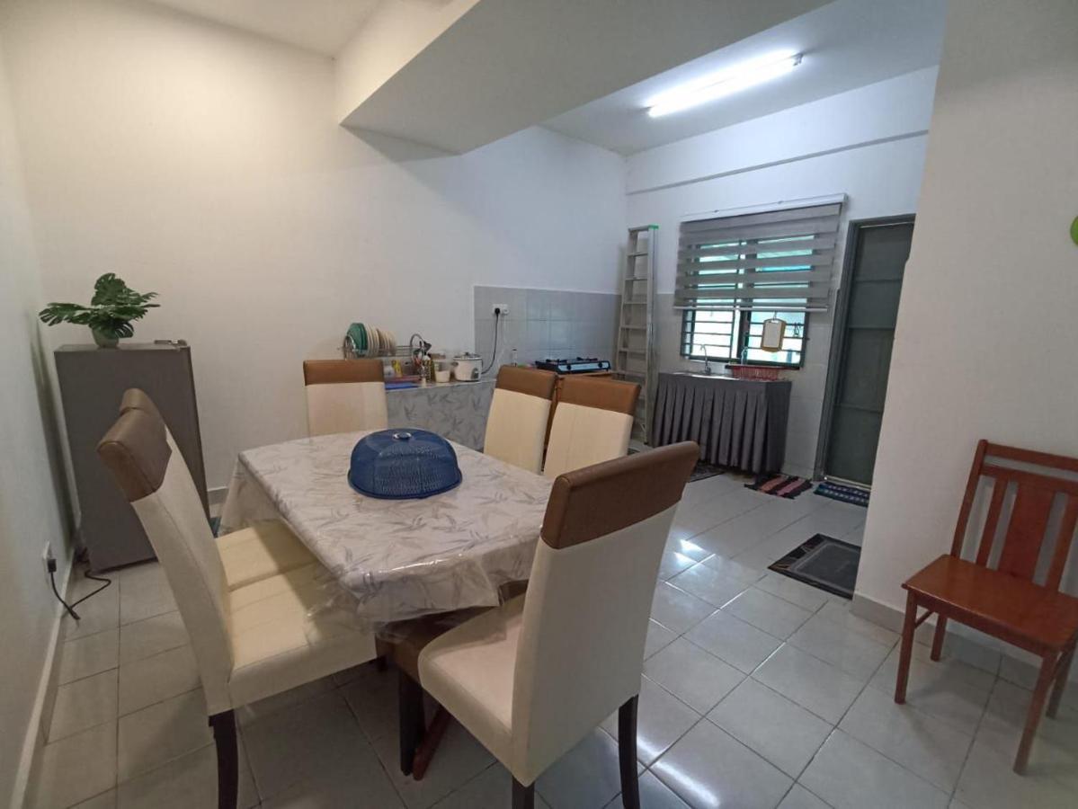 Aisya Homestay Bajet Karak Setia Exterior photo